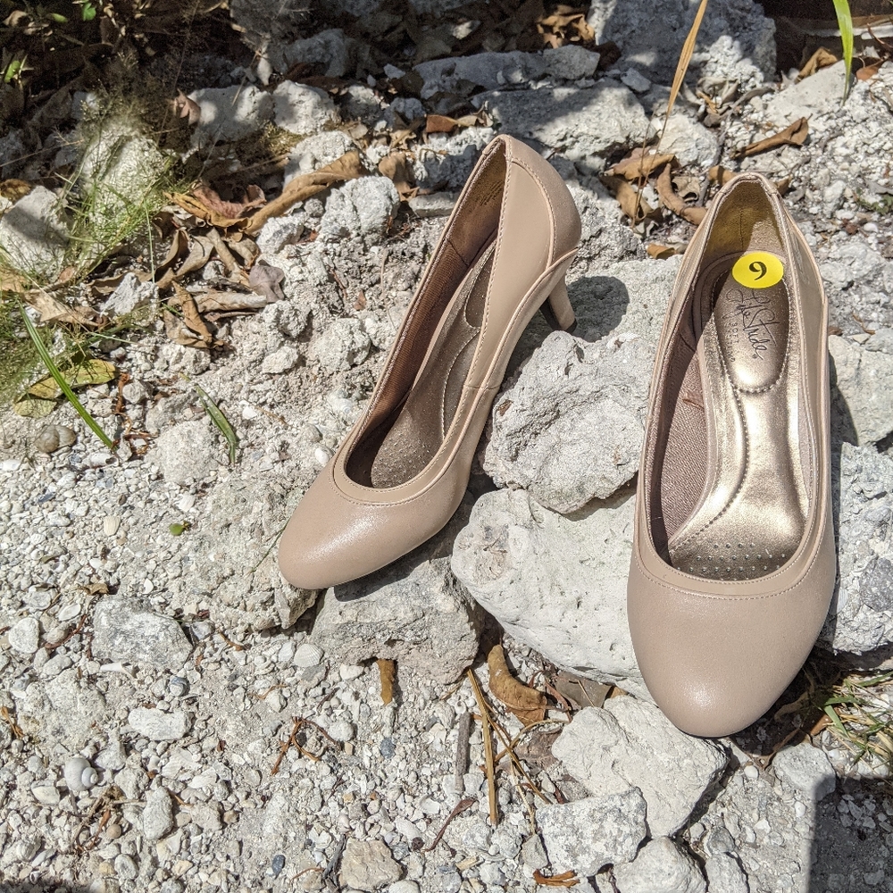 NWOB Life Stride Heels